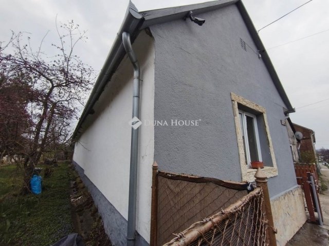 Eladó családi ház, Újpetrén 39.5 M Ft, 3 szobás
