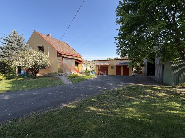 Eladó családi ház, Kaposváron 107.9 M Ft, 3+2 szobás