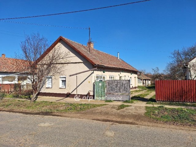 Eladó családi ház, Tiszaörsön 12.99 M Ft, 2 szobás