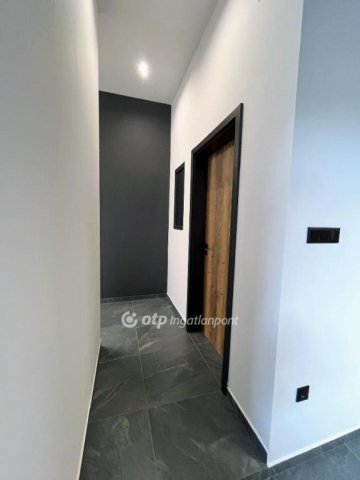 Eladó téglalakás, Pécsett 79.9 M Ft, 2 szobás