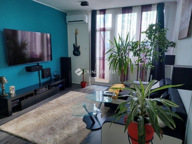 Eladó téglalakás, Szentendrén 93 M Ft, 5 szobás