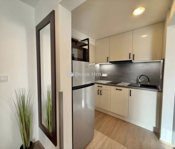 Eladó téglalakás, Pécsett 89.5 M Ft, 3 szobás