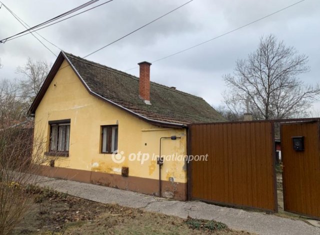 Eladó családi ház, Cegléden 29.5 M Ft, 3+1 szobás