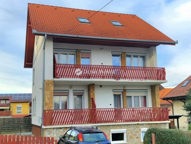 Eladó családi ház, Hévízen 99 M Ft, 6 szobás