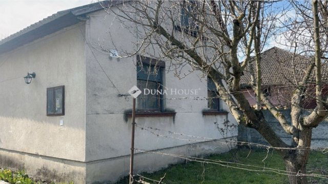 Eladó családi ház, Komáromban 45 M Ft, 3 szobás