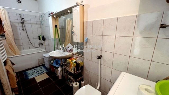 Eladó családi ház, Monorierdőn 87.9 M Ft, 9 szobás