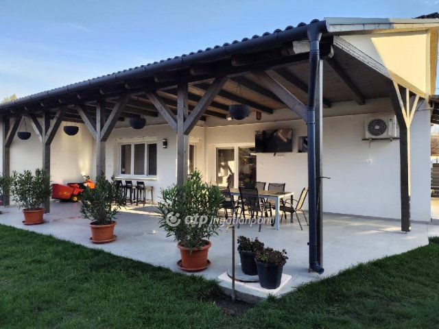 Eladó sorház, Hajdúnánáson 63.5 M Ft, 2 szobás