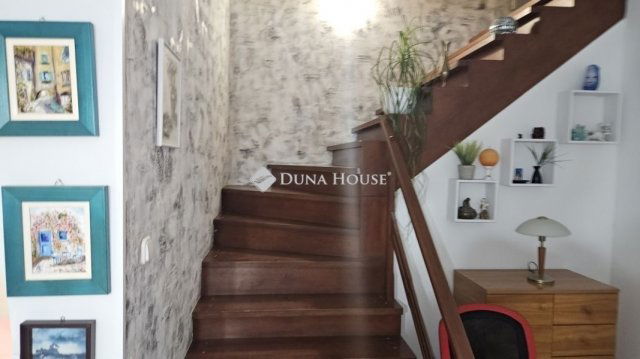 Eladó családi ház, Székesfehérvárott 135 M Ft, 5 szobás