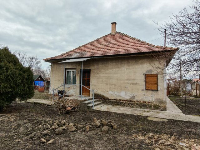 Eladó családi ház, Kiskunlacházán 36.9 M Ft, 2 szobás