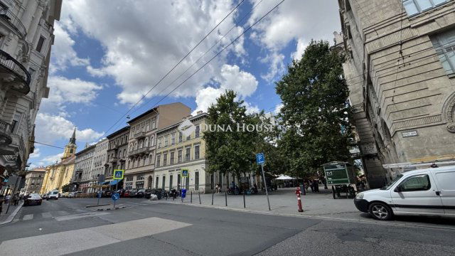 Eladó téglalakás, Budapesten, VII. kerületben 67.5 M Ft