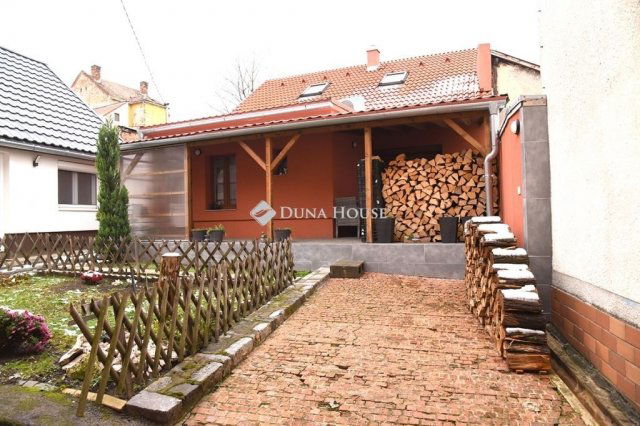 Eladó téglalakás, Pécsett 74.9 M Ft, 3 szobás