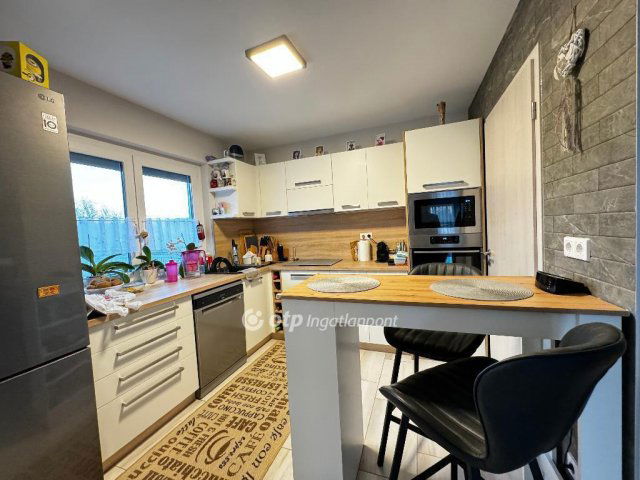 Eladó családi ház, Soboron 129.9 M Ft, 3 szobás