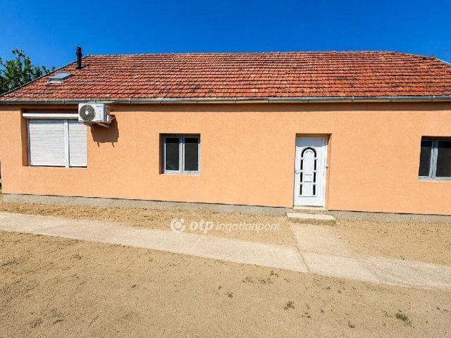 Eladó családi ház, Szigetszentmiklóson 74.9 M Ft, 2 szobás