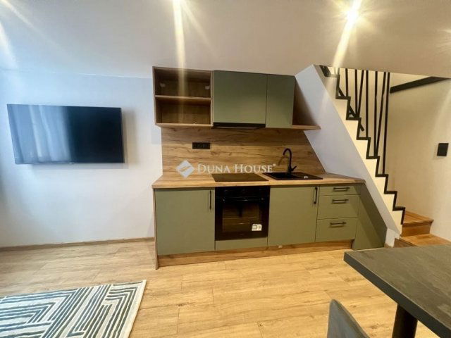 Eladó téglalakás, Budapesten, VI. kerületben 52.5 M Ft, 2 szobás