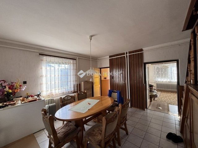 Eladó családi ház, Süttőn 71.5 M Ft, 4 szobás