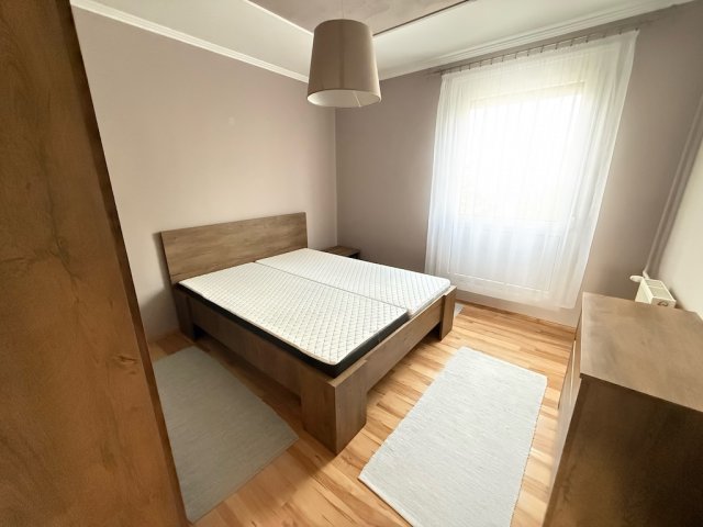 Kiadó panellakás, albérlet, Pakson 190 E Ft / hó, 2 szobás