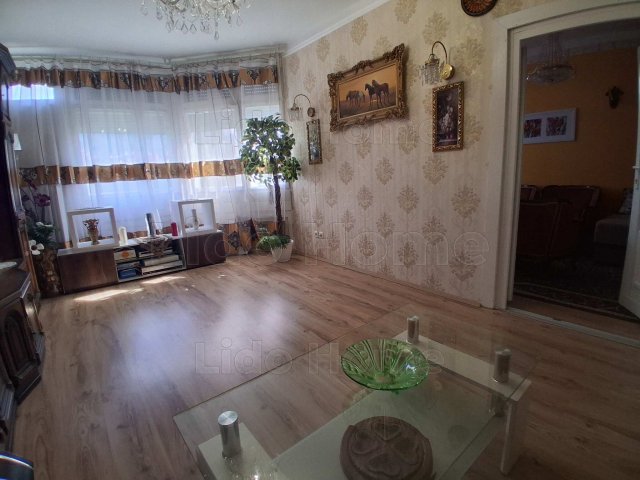 Eladó panellakás, Komlón 29.8 M Ft, 2 szobás
