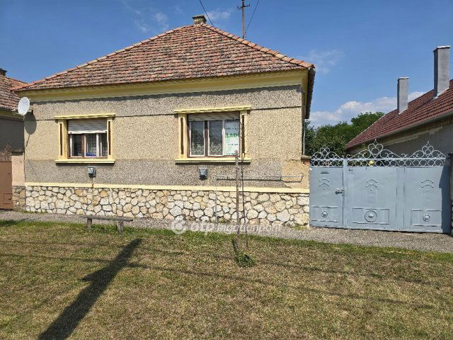 Eladó családi ház, Bébén 19.9 M Ft, 2 szobás