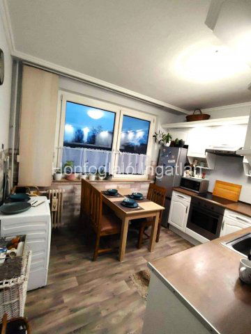 Eladó panellakás, Nyíregyházán 52.9 M Ft, 3 szobás