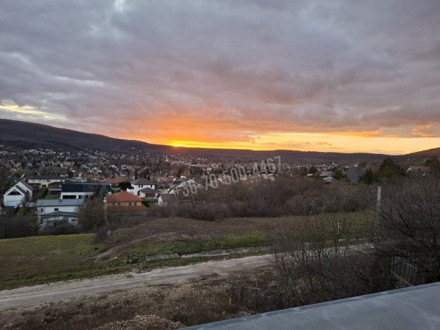 Eladó családi ház, Nagykovácsiban 328.5 M Ft, 7+1 szobás