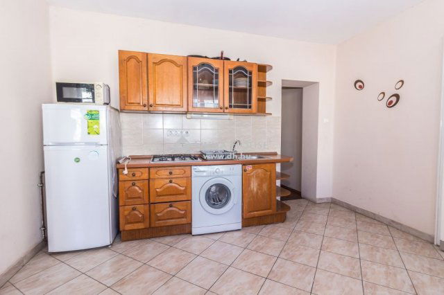 Eladó családi ház, Szombathelyen 95 M Ft, 9 szobás