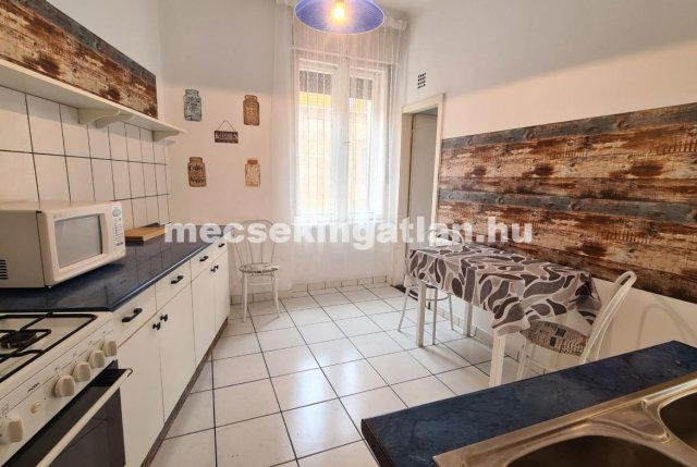 Kiadó téglalakás, albérlet, Pécsett 150 E Ft / hó, 1 szobás