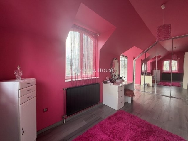 Eladó családi ház, Budapesten, III. kerületben 365 M Ft