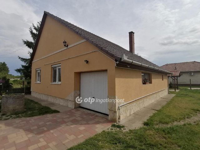Eladó családi ház, Hajdúsámsonon 69.9 M Ft, 3 szobás