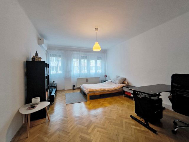 Eladó téglalakás, Győrött 45 M Ft, 1 szobás