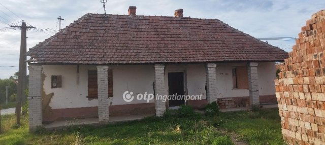 Eladó családi ház, Tyukodon 4 M Ft, 2 szobás