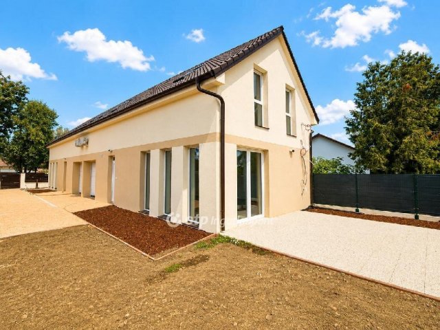 Eladó ikerház, Hajdúszoboszlón 91.99 M Ft, 3 szobás