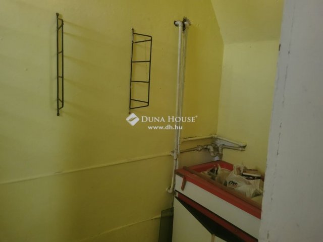 Eladó családi ház, Esztergomban 36.9 M Ft, 3 szobás