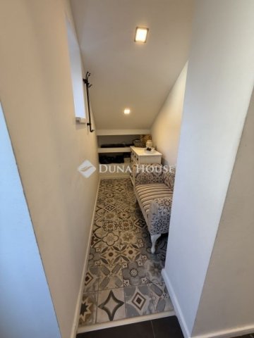 Eladó téglalakás, Balatonalmádiban 90.9 M Ft, 4 szobás