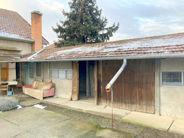 Eladó családi ház, Kiszomboron 32 M Ft, 3 szobás