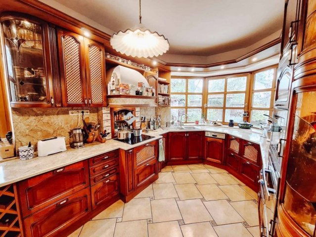 Eladó családi ház, Solymáron 269 M Ft, 7 szobás