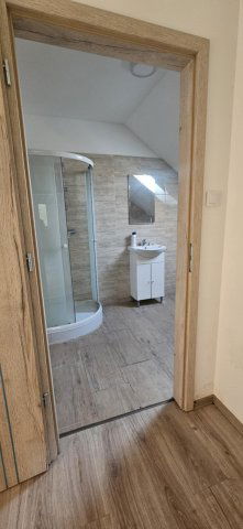 Kiadó családi ház, albérlet, Kisbéren 300 E Ft / hó, 2 szobás