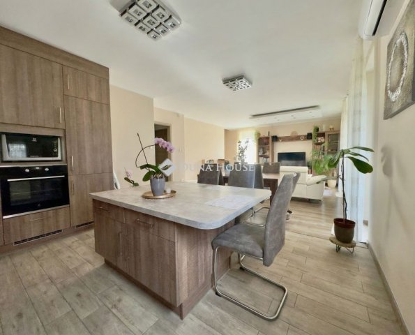 Eladó téglalakás, Budapesten, XVI. kerületben 175 M Ft, 4 szobás