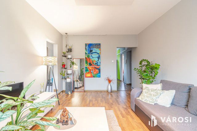 Eladó panellakás, Szegeden 62.9 M Ft, 4 szobás