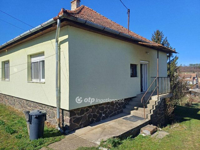 Eladó családi ház, Parádon 29.9 M Ft, 3 szobás