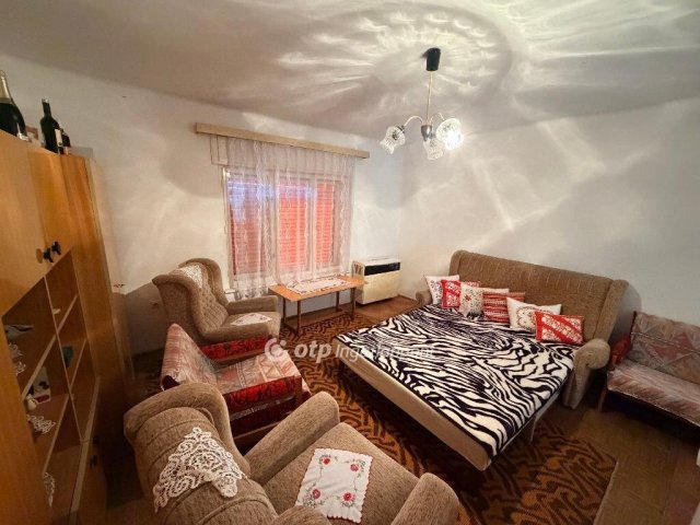 Eladó családi ház, Zsákán 8.5 M Ft, 2+1 szobás