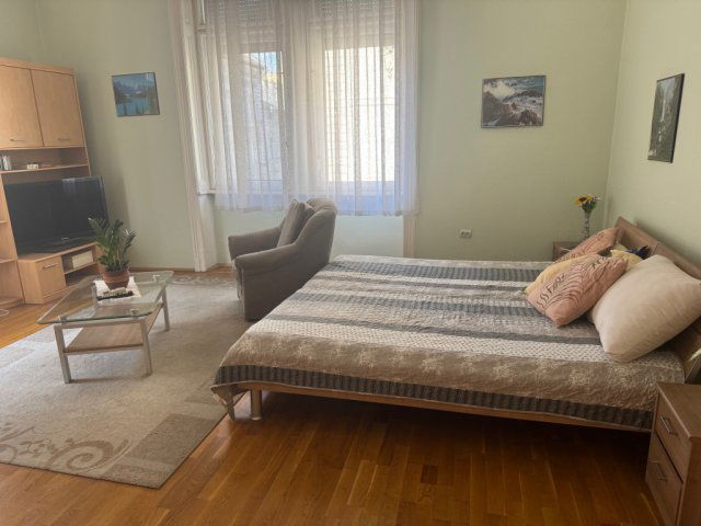 Eladó téglalakás, Budapesten, VI. kerületben, Andrássy úton