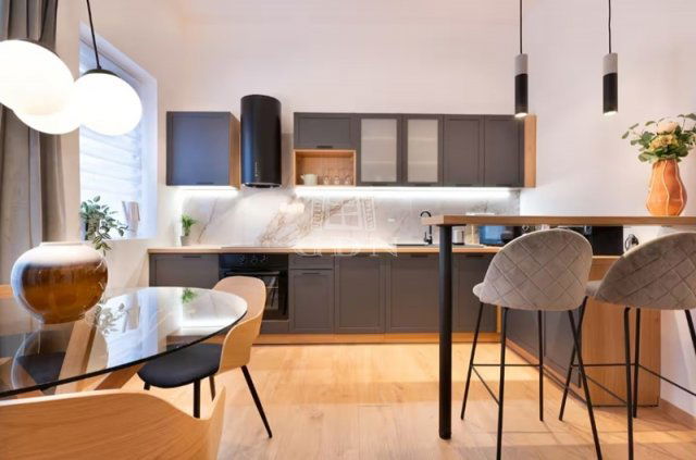 Eladó téglalakás, Budapesten, VII. kerületben 89 M Ft, 2 szobás