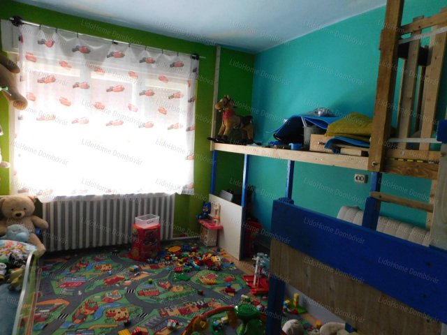 Eladó családi ház, Dombóváron 31.9 M Ft, 6 szobás