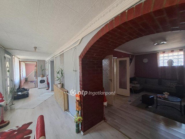 Eladó családi ház, Makón 41.45 M Ft, 5+1 szobás