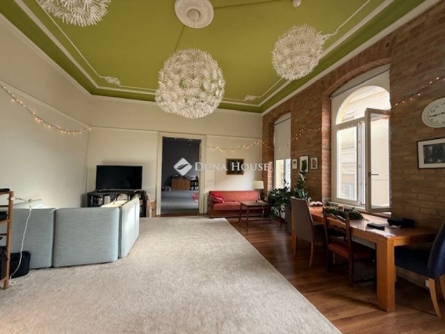 Eladó téglalakás, Pécsett 145 M Ft, 3 szobás