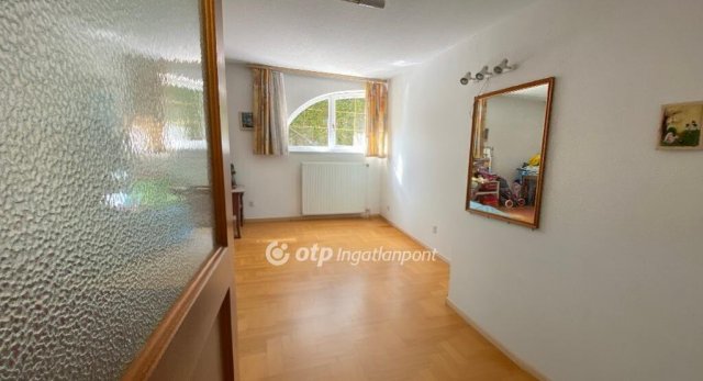Eladó családi ház, Budakeszin 214 M Ft, 10 szobás