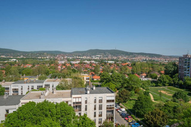 Eladó téglalakás, Pécsett 39.9 M Ft, 3 szobás