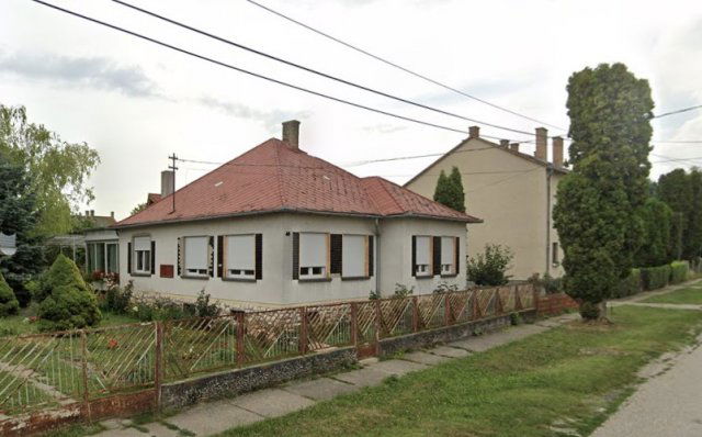 Eladó családi ház, Decsen 40 M Ft, 4 szobás