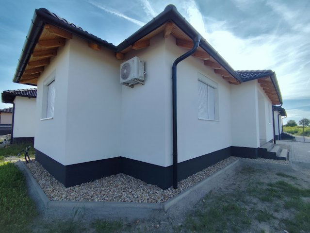 Eladó családi ház, Péren 45 M Ft, 4 szobás