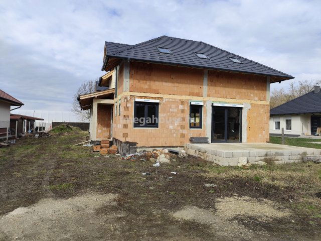 Eladó ikerház, Tordason 126.9 M Ft, 4+1 szobás